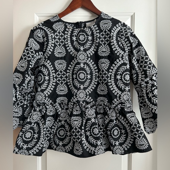 🛍️ 2/$15 ASOS Embroidered Ruffle Blouse Top Black White Sz 6 - Picture 2 of 7